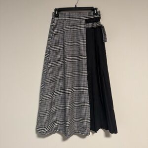 Attention Houndstooth Midi Skirt